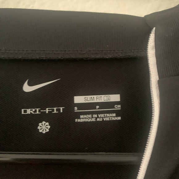 Nike Black pull over with White Accents - Picture 2 of 4